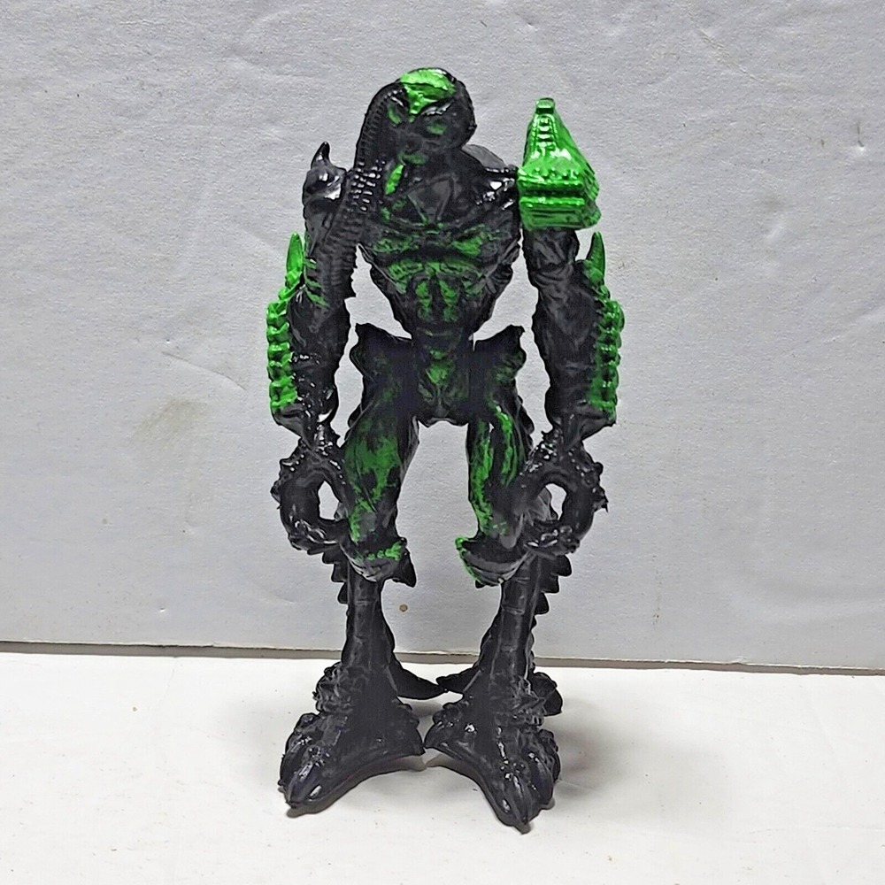 Final Faction Krepitus Kharn Alien Action Figure Greenbrier Black & Green 4"